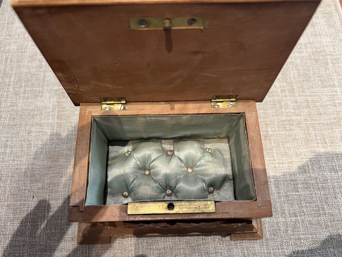 Cassapanche: Ancien coffret de Brienz – Usato da Estavayer le lac venduto da D00o 3