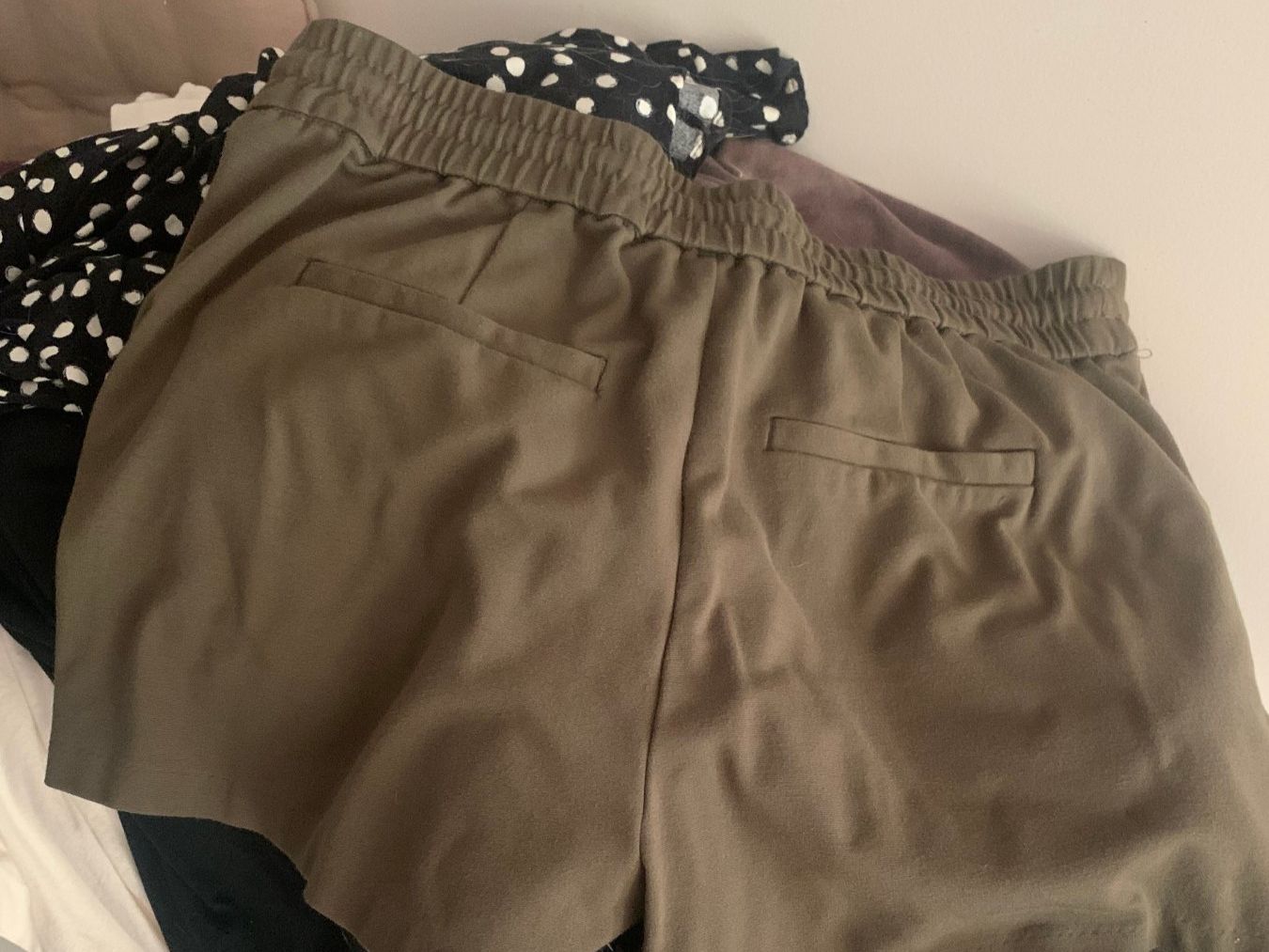 Vero Moda Pantaloni: Shorts Vero Moda, L olive – Usato da St. Gallen venduto da Miousch 3