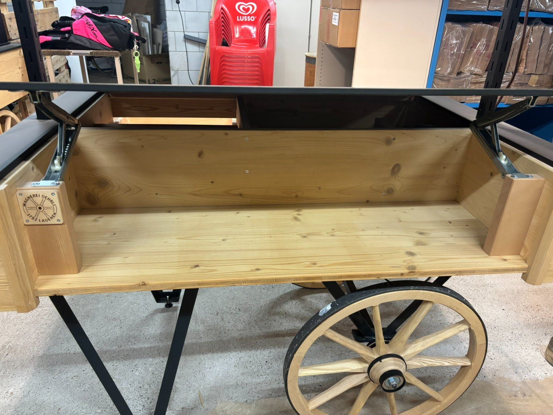 Ladenausstattungen & Messebau: Chariots de vente de boulangerie – Gebraucht aus Bevaix von ale_x9fl 2