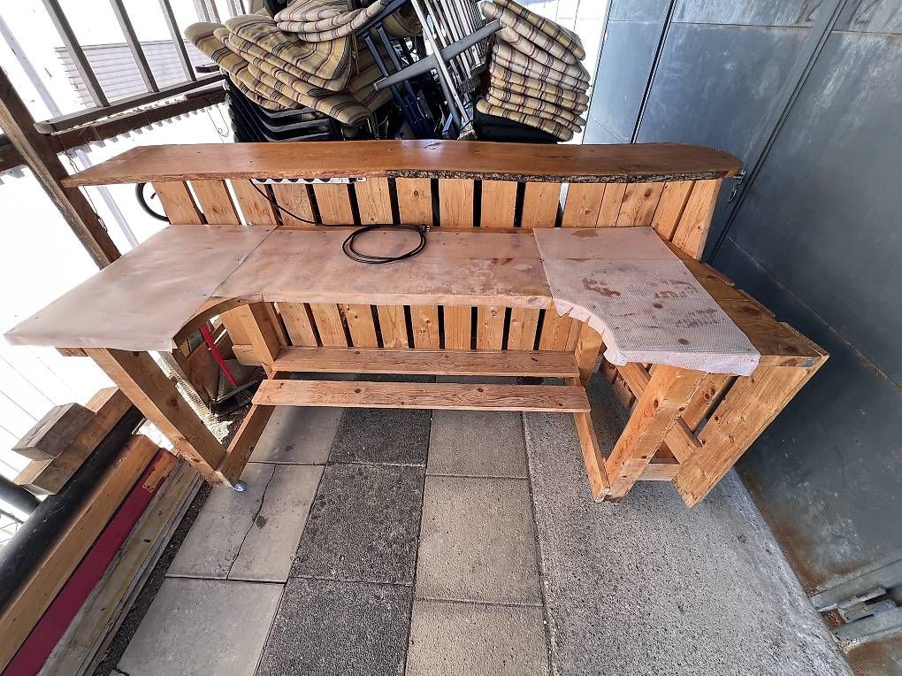 Allestimento di negozi e stand fieristici: Bar en bois sur roulettes  – Usato da Bullet venduto da bilbil1400 1
