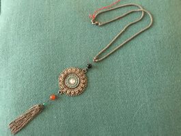 Collier style ethno chic beau médaillon neuf