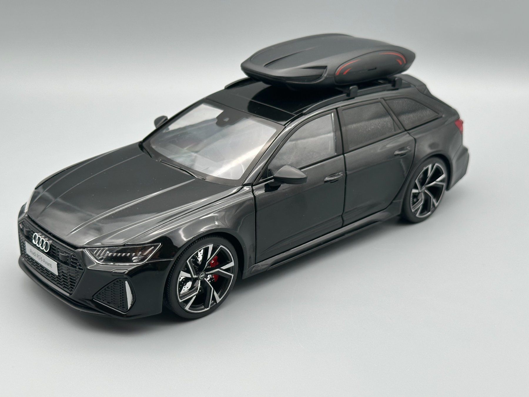Modellini d'auto: Audi RS6 C8, Modellauto 1:18 – Nuovo (secondo la descrizione) da Schlieren venduto da Selected_Model_Cars