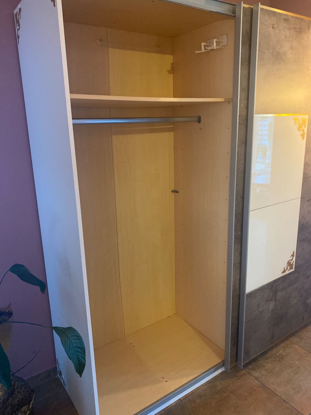 Armoires: Schwebetürschrank Goldverziert – D'occasion à Wolfwil par ISAsShop 4