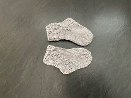 Handgestrickte Babysocken, Gr. 56/58, Fusslänge 10 cm