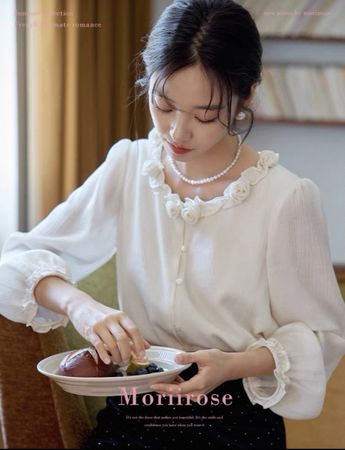 New with tag Korea brand Elegant cream white Blouse S