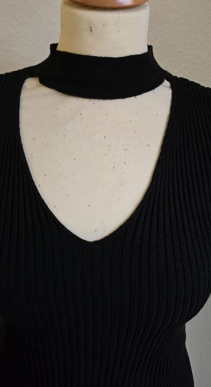 New Look Top: Pull Noir Côtelé New Look T. 36 manches courtes – Usato da Genève venduto da Saleena 4