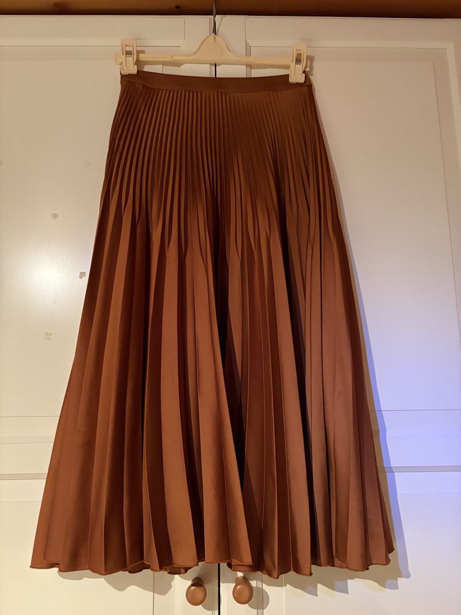 Robes: Reiss Elegant Midi Skirt – D'occasion à St.Josefen par lop_lh8d 6