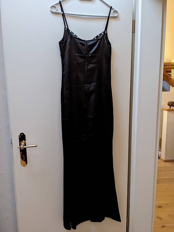 Kleider: Schwarzes Satin Gothic-Kleid/Abendkleid, Grösse S – Neu (gemäss Beschreibung) aus Ebnat-Kappel von FaRa08 2