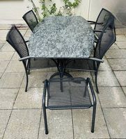 Von Hunn: schöner Granit-Gartentisch, 4 Stühle und 1 Hocker