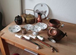 SAMMLER- FLOHMARKT--PFEIFFEN ,KUPFER ,PORZELLAN...
