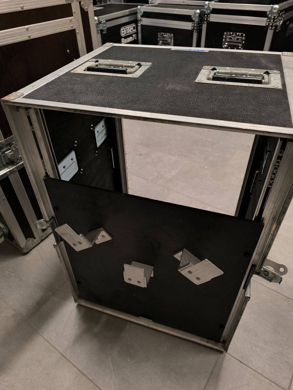 Altri accessori: Hypo Case auf Räder – Usato da Spiez venduto da Niceshop 1