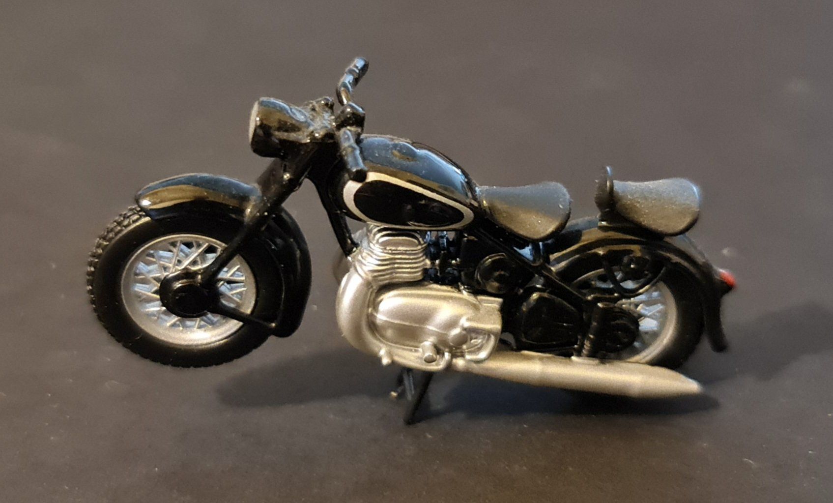 Schuco Kits de montage: Triumph Motorcycle Boss Schuco Piccolo Shell with Box – Neuf avec emballage d'origine à Meyrin par 126b 1
