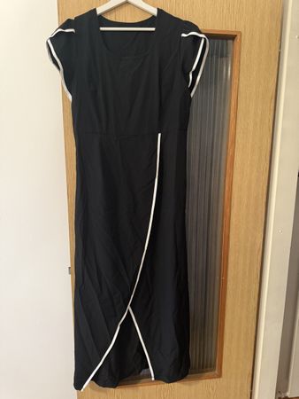 Schwarzes Sommerkleid mit weissen Akzenten, Grösse L