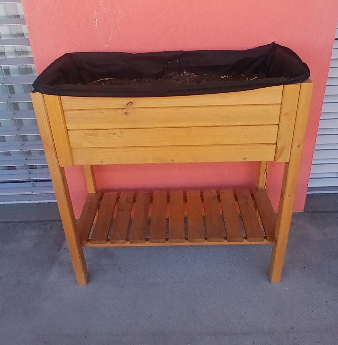 Blumentöpfe: Hochbeet mit Ablage und Unkrautvlies neu – Gebraucht aus Bülach von mar_2q58