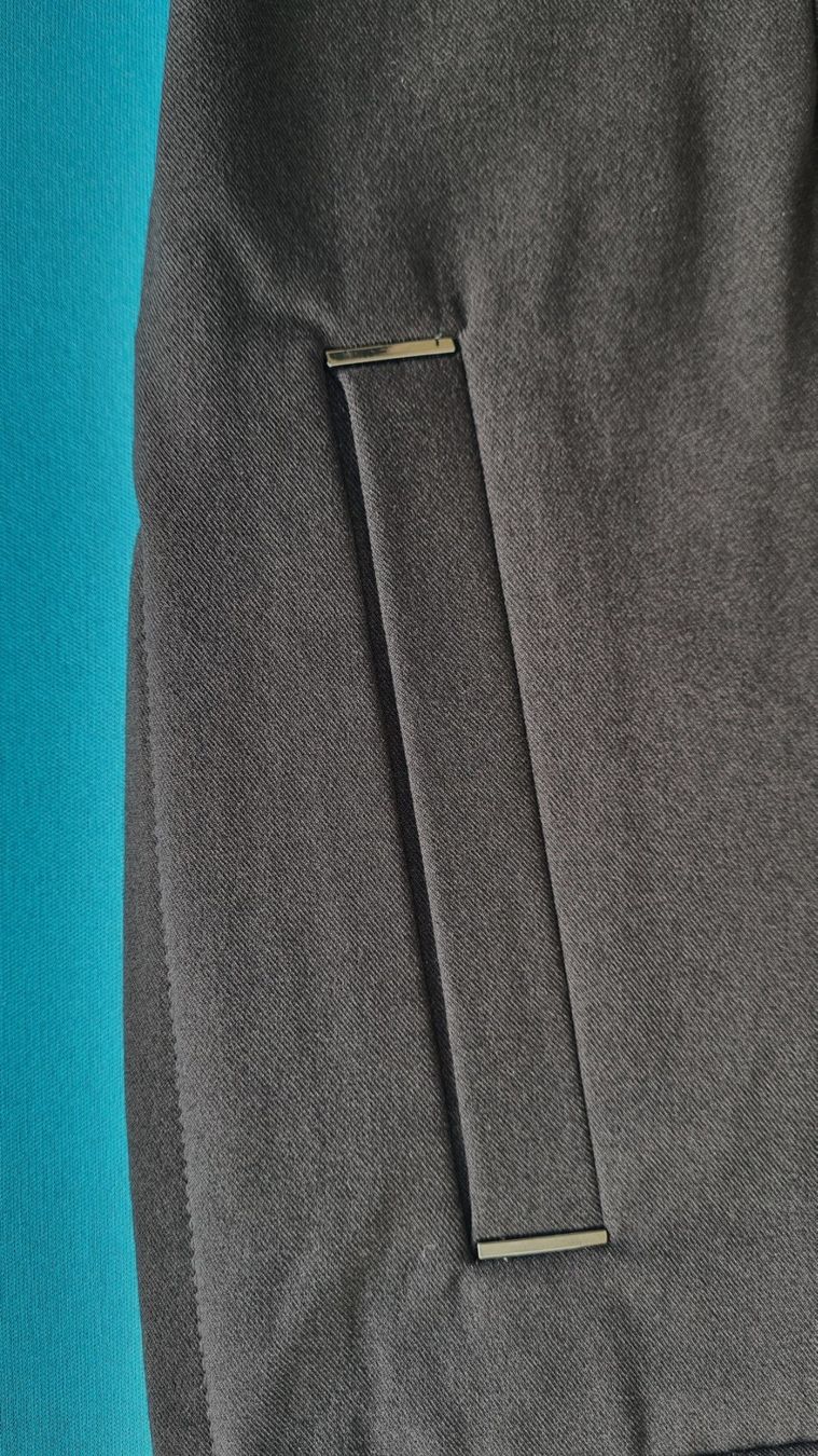 H&M Pantaloni: Eine Hose Schwarz Gr. 34 – Usato da Saland venduto da V-Tour 2