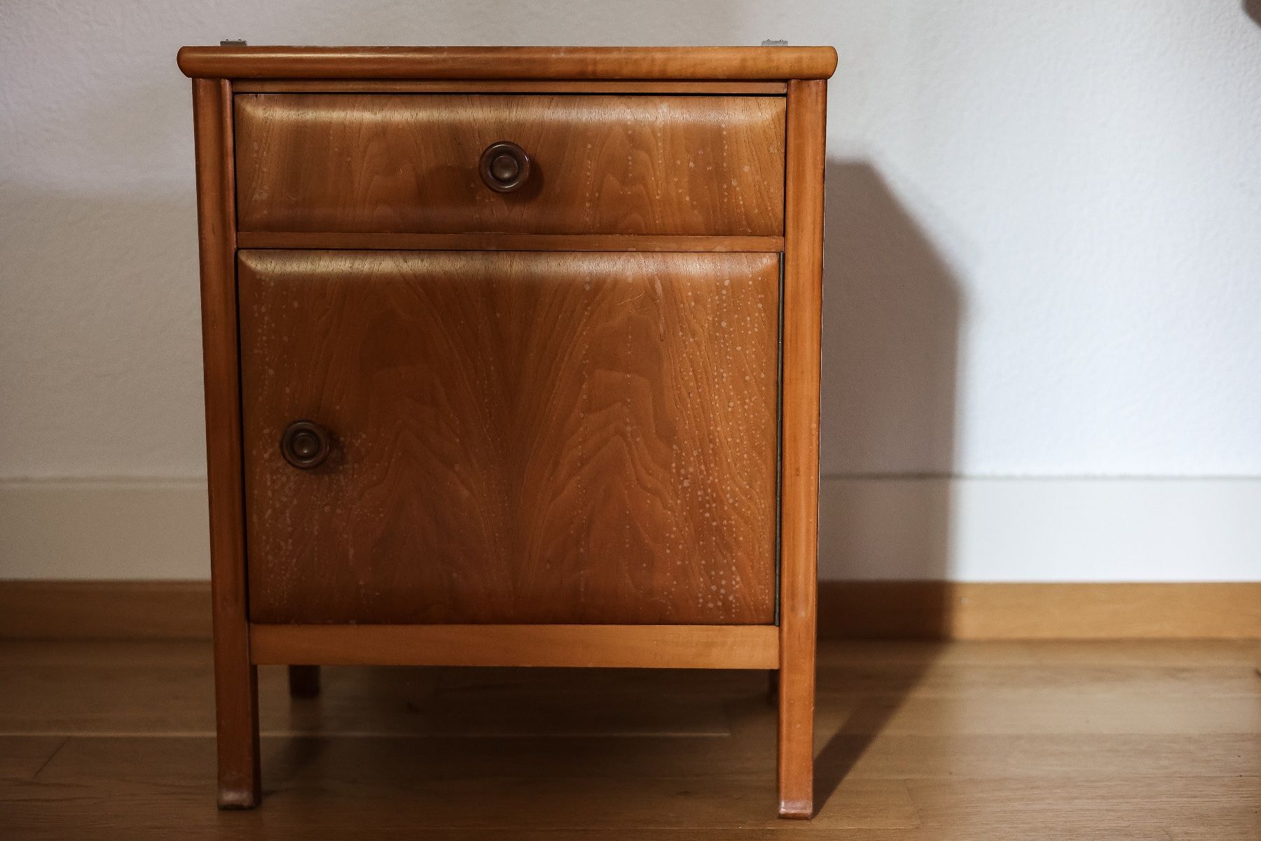 Tables de nuit: Kommode / Nachttisch – D'occasion à Bern par QualitySecondHand