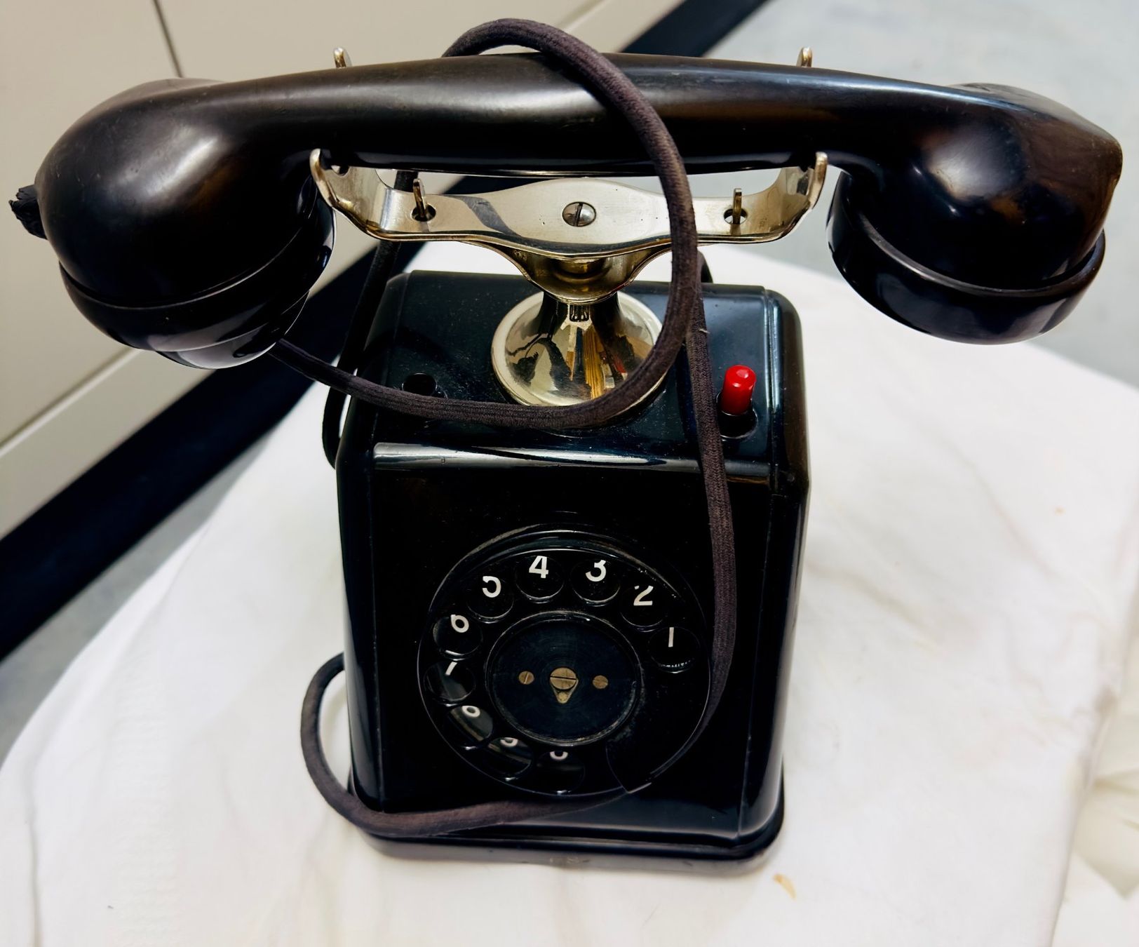 Telefone: téléphone U43 universel 1943 - Universaltelefon U43 von 1943 – Gebraucht aus Biel/Bienne von Gatinha54 1