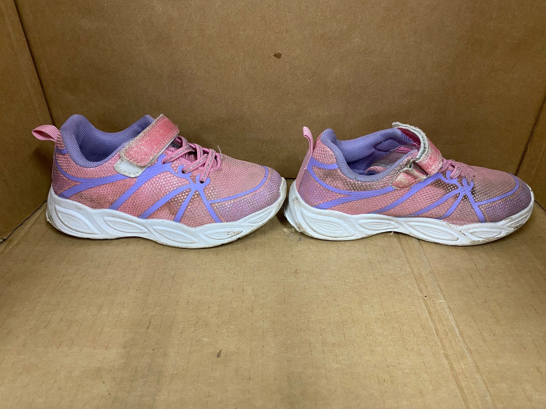 Scarpe per ragazze: Mädchen Turnschuhe Grösse 30 – Usato da Eschlikon TG venduto da RamonaSt 1