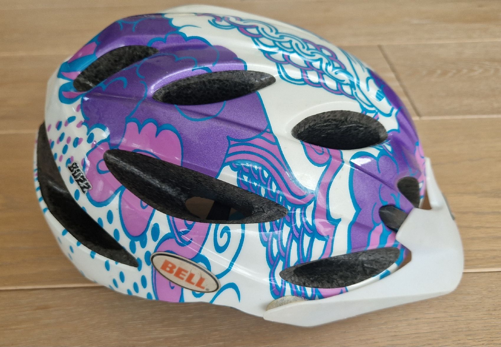Bell Caschi: Velo Helm Kinder Mädchen Bell – Usato da Abtwil venduto da Buda730