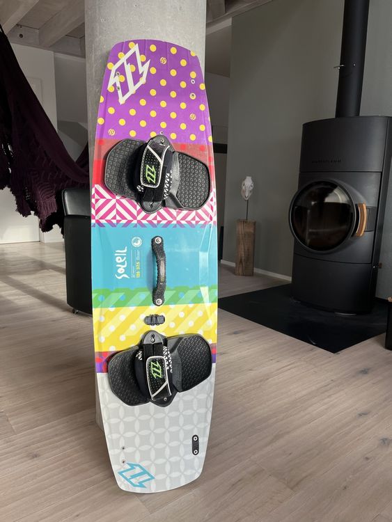North Soleil 128/37.5 Kitesurf Board mit Bindung und  Griff 1