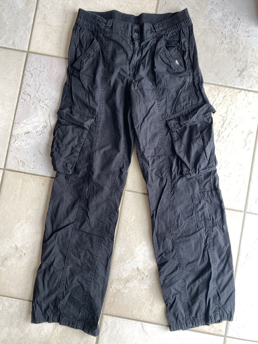 H&M Hosen: Schwarze Cargohose – Gebraucht aus Bolligen von giu_2gf5