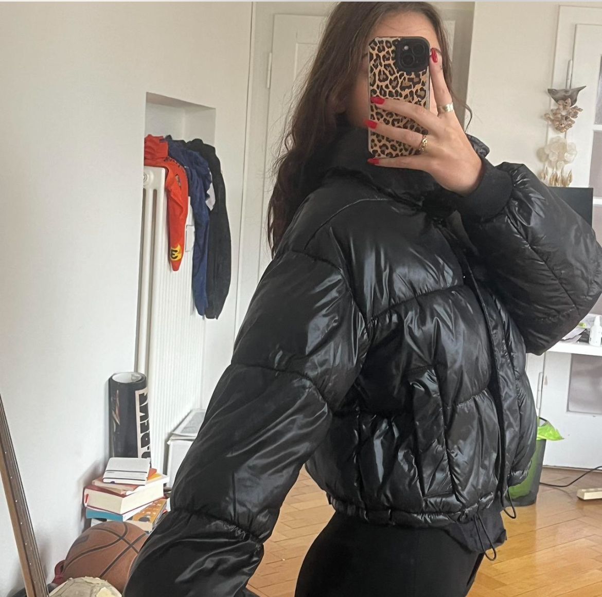 Jacken: Schwarze Puffer Jacke von Stradivarius, Grösse S – Gebraucht aus Basel von lea_5p7c 2