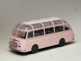 GB1- Bayern Modell Kässbohrer Setra S 6 rosa