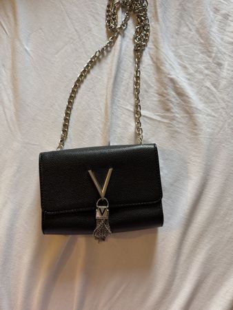 Valentino Umhängetasche schwarz mit Kette neuwertig