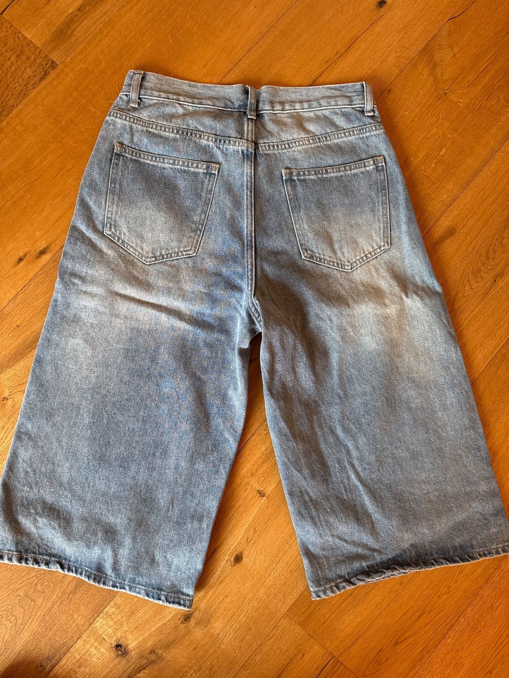 Jeans: bermudas jeans – Nuovo (secondo la descrizione) da gurzelen venduto da malu04 3