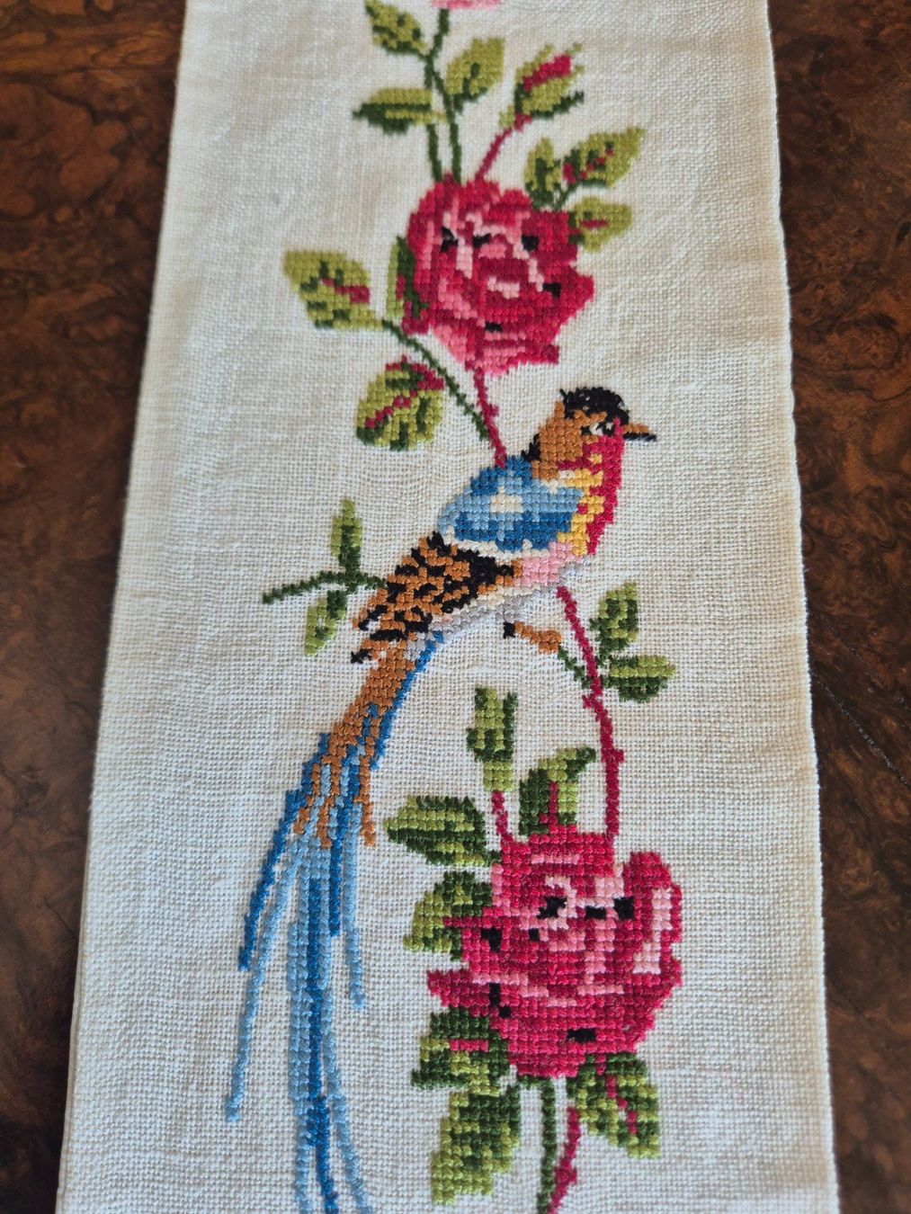 Tutte le decorazioni: Handgestickte Tischläufer, Rosen und Vogelmuster – Usato da Bern venduto da aronari 2