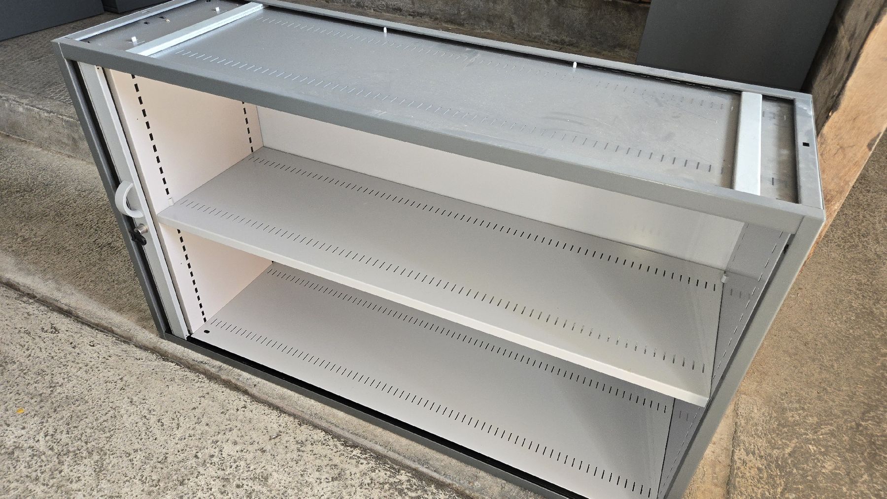 Armadi: Rolladenschrank Metall  – Usato da Uzwil venduto da BrokiFloh 1