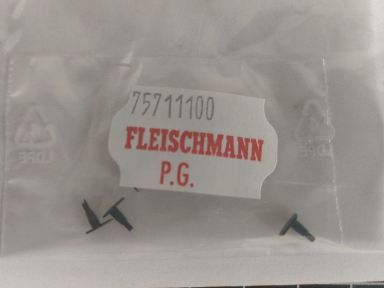 Fleischmann Modellini di ferrovie: Fleischmann 75711100 Puffersatz – Nuovo e nell'imballaggio originale da Baar venduto da 82felice