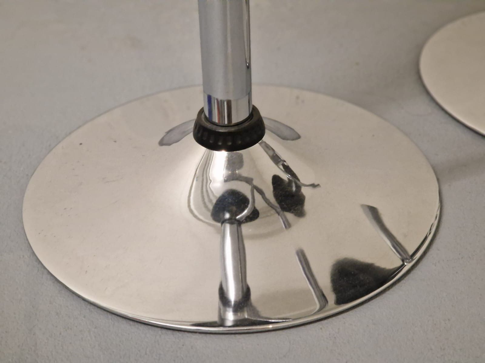 Tabourets: Moderne, höhenverstellbare Barhocker – D'occasion à Niederrohrdorf par nlo_dcy2 3