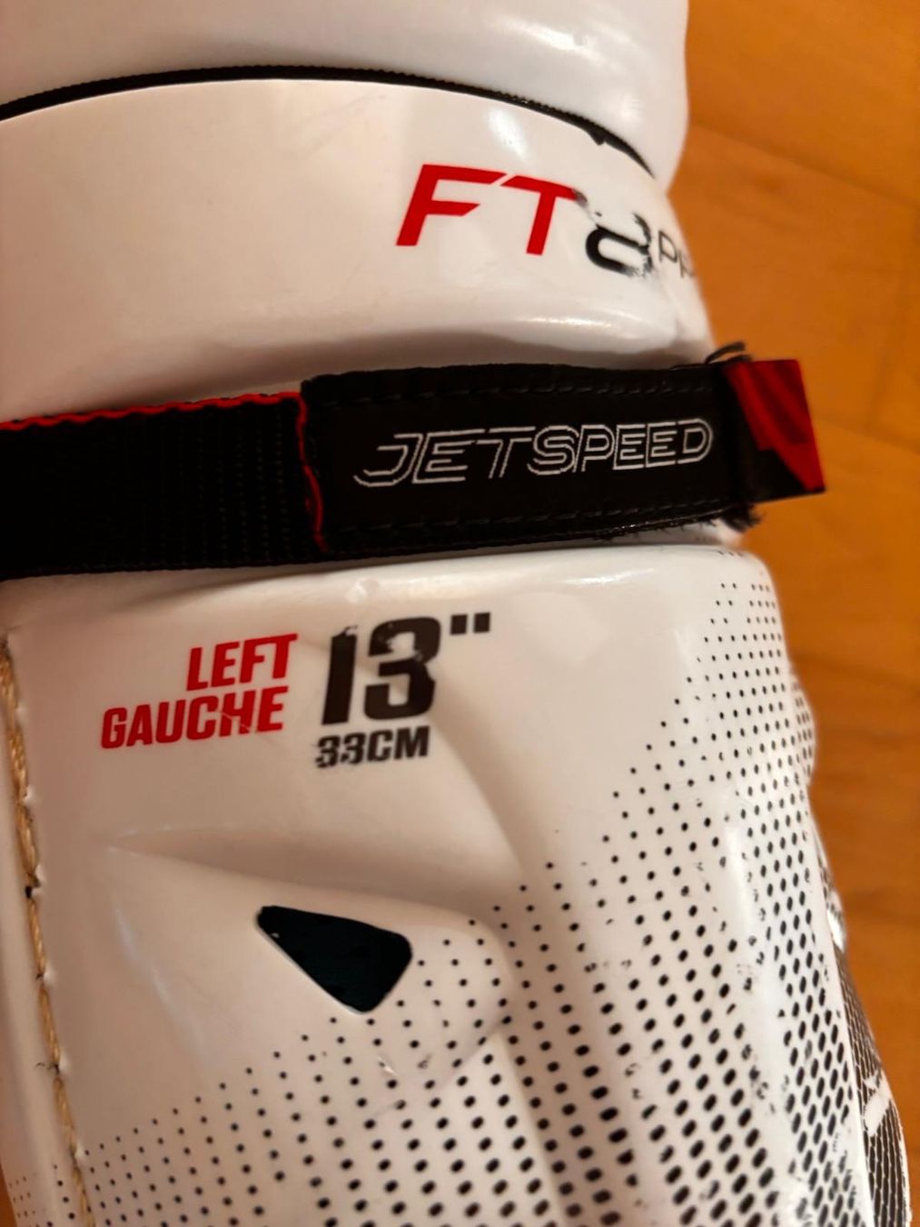 Ccm Protezioni & Imbottiture: CCM Jetspeed FT8 Pro Schienbeinschoner Grösse 13 – Usato da Zürich venduto da Prophil1 2