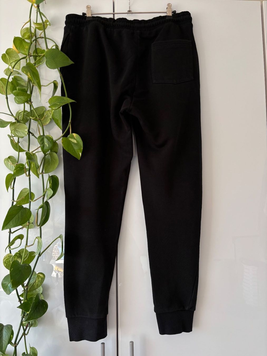 C&A Pantaloni: C&A schwarze Trainerhose Gr. M – Usato da Zürich venduto da missmodernage 4