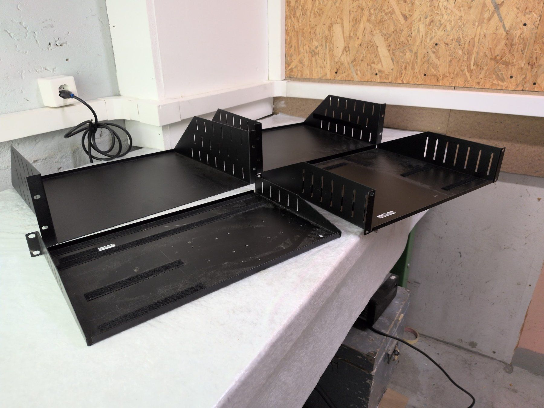 Altri accessori: 4x Rackschubladen 19" verschiedene Grössen – Usato da Basel venduto da Fcol