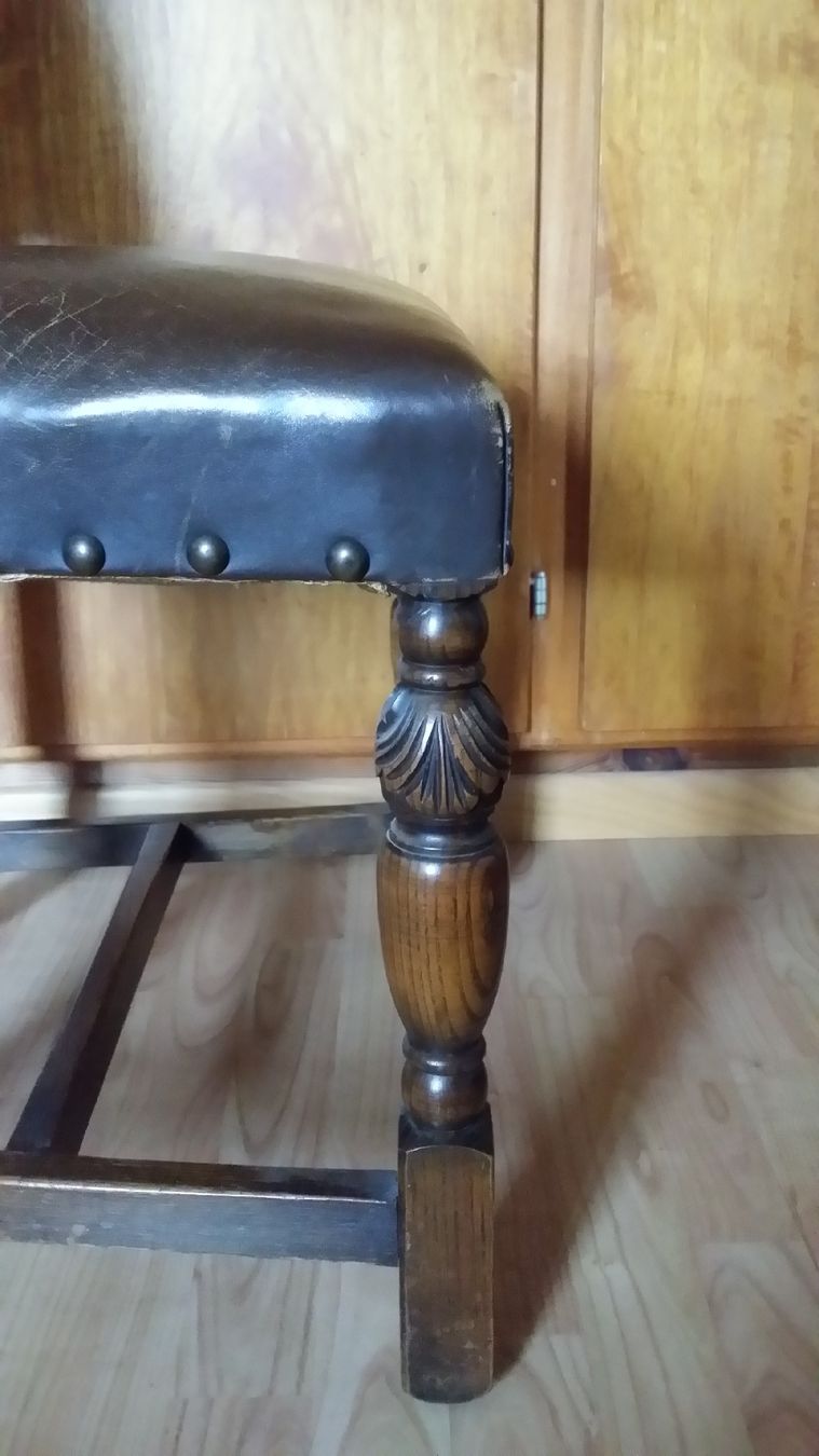 Stühle: Antique Gothique chaise bois et cuir – Gebraucht aus Tavannes von Alkatra-kkk666 2