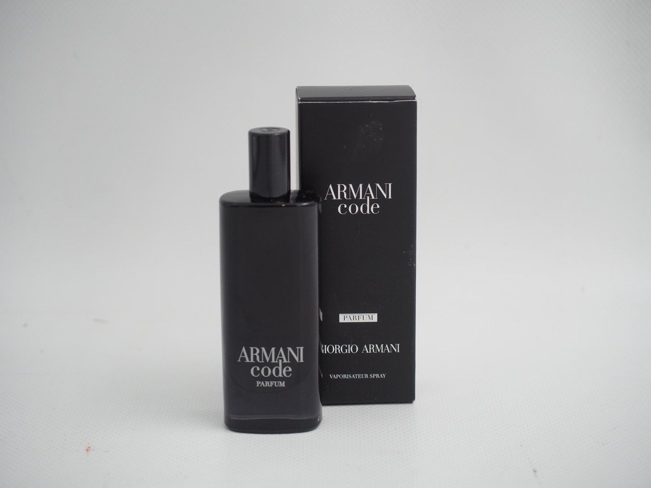 Armani Profumi & Eau de Toilette: GIORGIO ARMANI Armani Code Parfum (26072606) – Nuovo (secondo la descrizione) da Zürich venduto da fundsachenverkauf