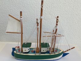 Fischerboot Holz als Dekoration zum Aufstellen