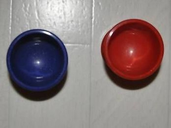 Altre Stoviglie: 2 Eierbecher rot & blau, Retro Design – Usato da Oberrüti venduto da ELALL 1