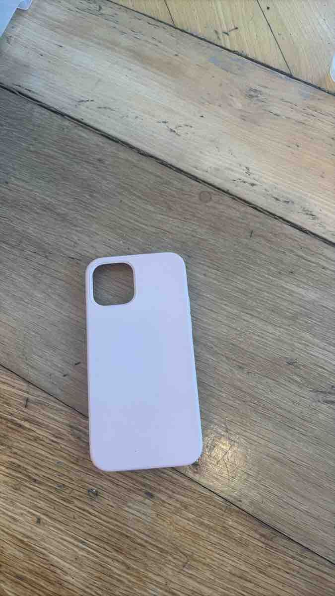 Covers & Schutzfolien: Apple iPhone 12 Case rosa – Gebraucht aus Zürich von DealQueen2000