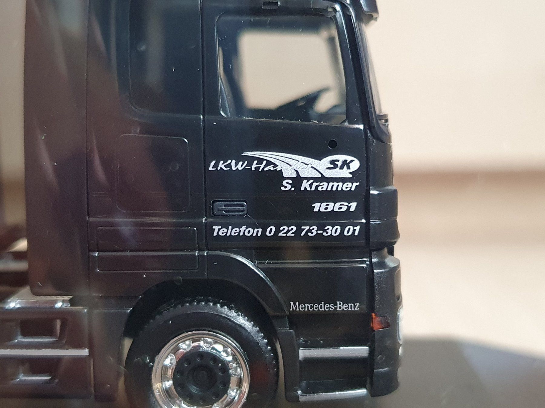 Herpa Modellini d'auto: HERPA. MB 4X2. 1:87. BLACK EDITION. – Nuovo e nell'imballaggio originale da Romanel-s-Lausanne venduto da Bidule01 3