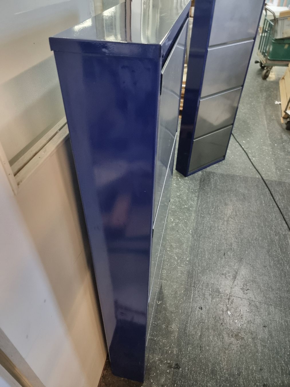 Autoribaltabili: Top Zustand! Blauer Schuhschrank mit vier Fächern. – Usato da Olten venduto da Mezopotamya 2