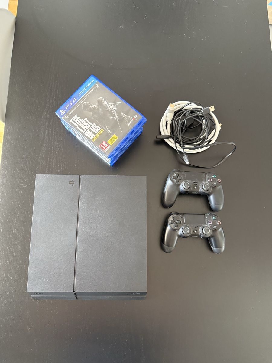 Sony Consoles: PS4 - 2 manettes - 7 jeux  – D'occasion à Grenchen par TheGrizzli 1