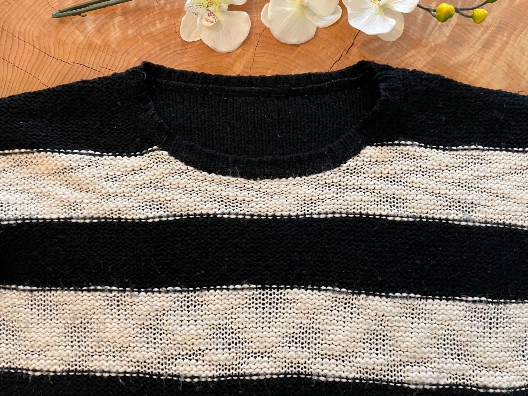 Maglioni & Felpe: Schwarz-weiss gestreifter Pullover Gr. M / Pull rayé tricot – Usato da Zürich venduto da AnnaSa 2