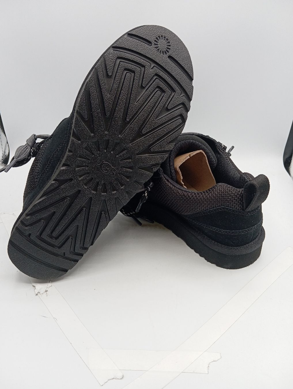 Ugg Scarpe da donna: UGG Lowmel Lo - Black (EU41) – Nuovo e nell'imballaggio originale da Schaffhausen venduto da outlez 7