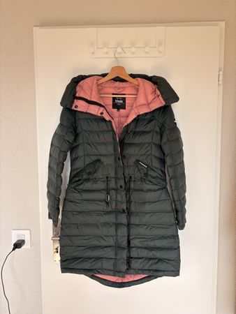 KHUJO Damen Steppmantel / Wintermantel – dunkelgrün mit rosa