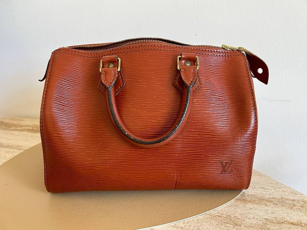 Sacs femmes: Louis Vuitton speedy epi – D'occasion à Corsier GE par jennameow