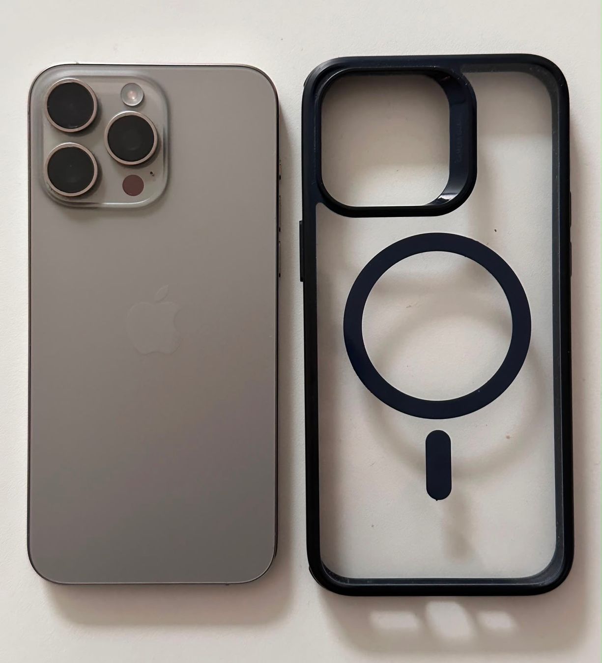 Apple Telefoni cellulari / Smartphones: Iphone 15 Pro Max, Zustand einwandfrei – Usato da Wangen b. Olten venduto da luc_hyy9 2
