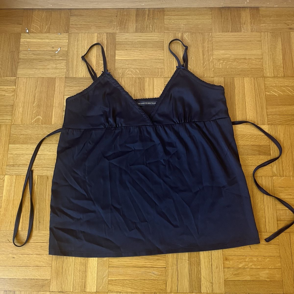 Brandy Melville Top: Haut Brandy Melville bleu marine taille unique – Usato da Vevey venduto da jul_xh6s